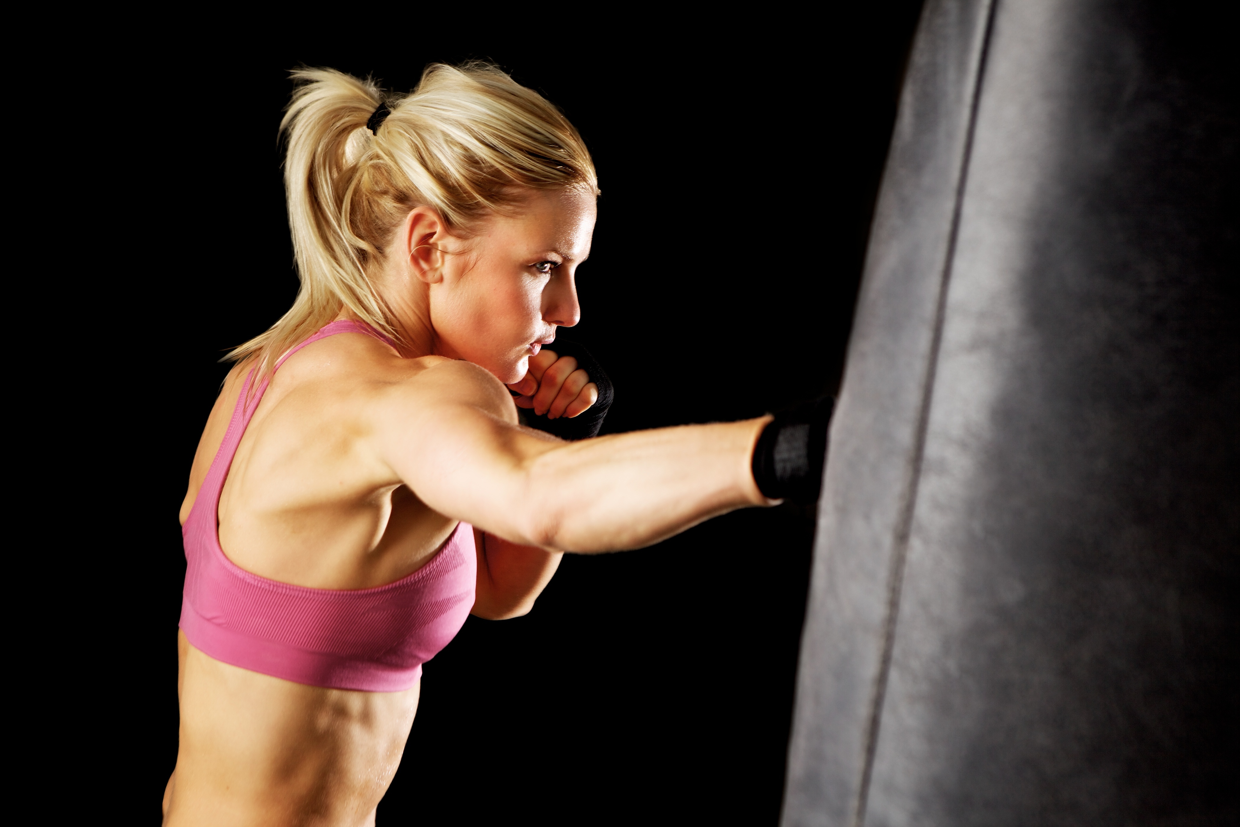17:30- 18:20 Cardio Kickboxen/ Geräte Zirkel